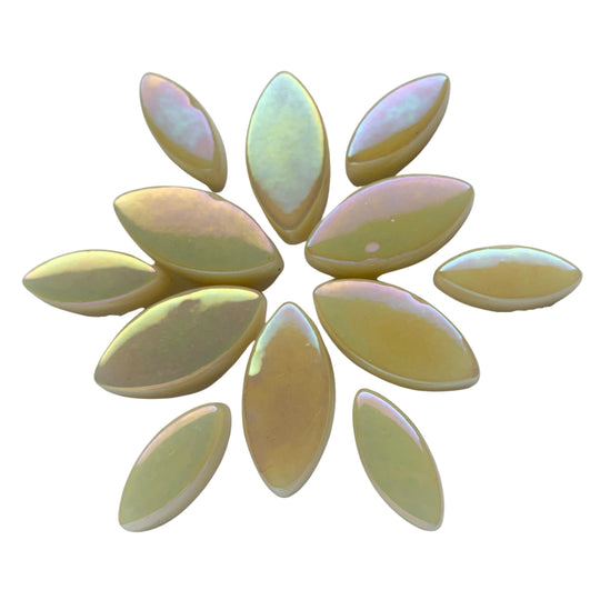 Ottoman Květinové okvětní plátky Perleť Alabastr