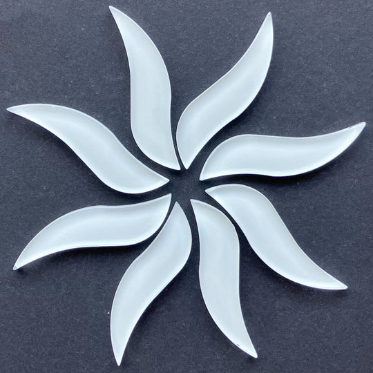 Vlající okvětní lístky Sněhobílé