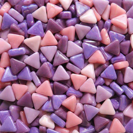 Mini skleněná mozaika trojúhelník fialový mix