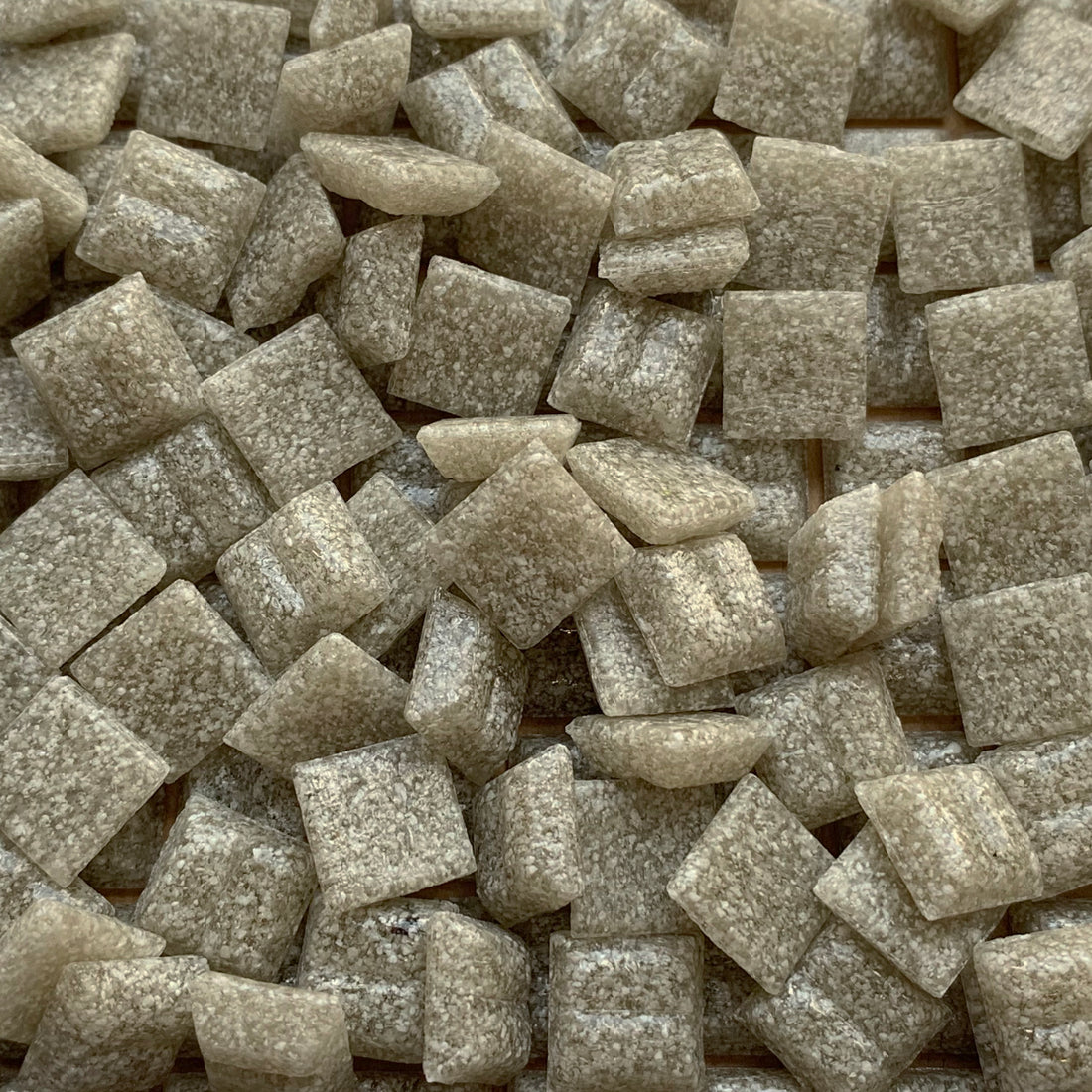 Skleněná mozaika 10mm ledově bílá (volná)