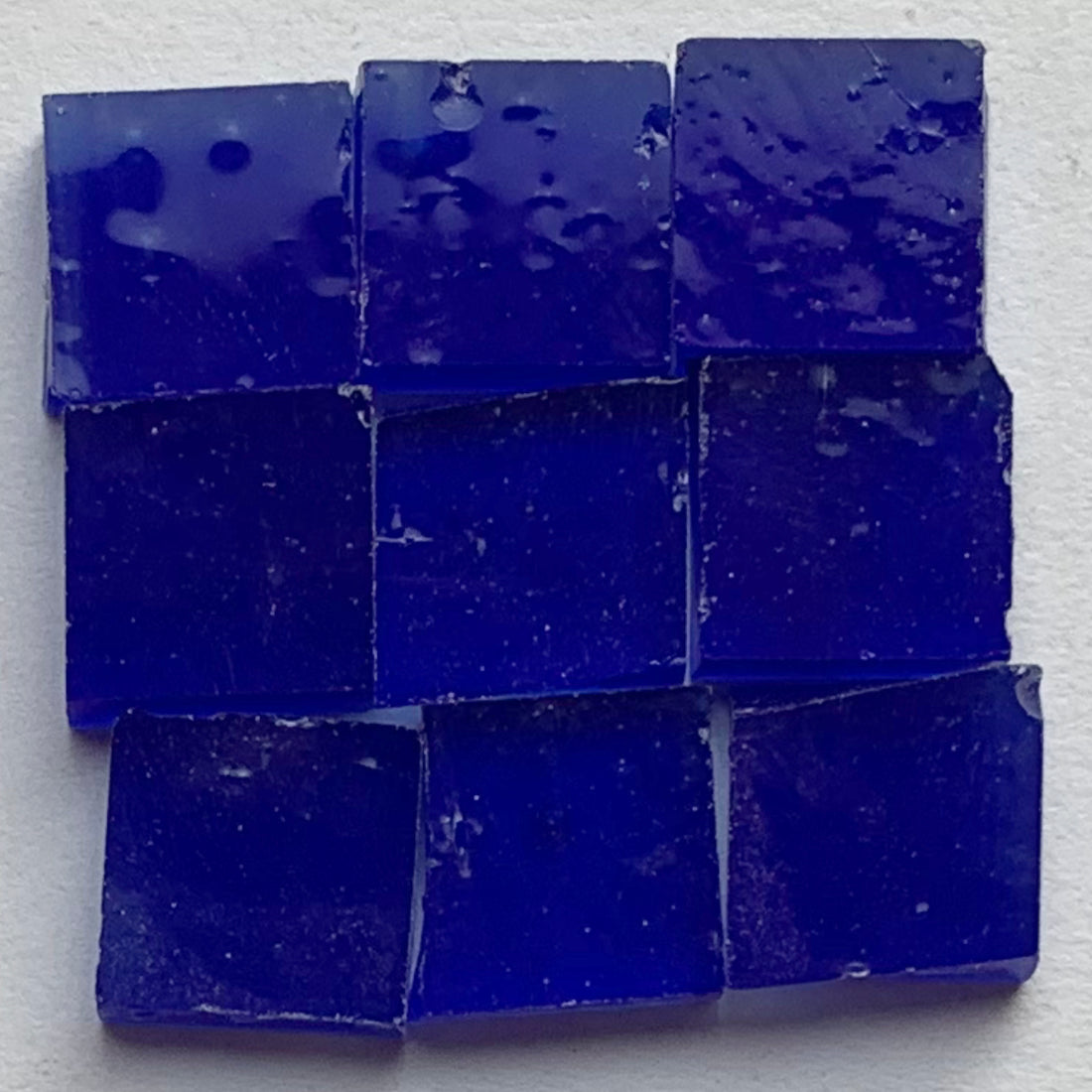 Detailansicht von Tiffany Glacier Kobalt mit neun Glasplättchen