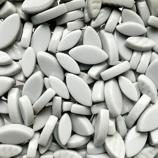 Ottoman Květinové okvětní lístky Světle šedá