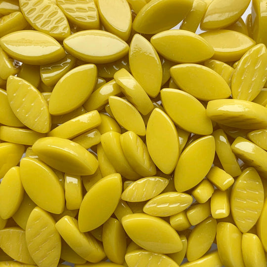 Ottoman květinové okvětní lístky opálově žluté