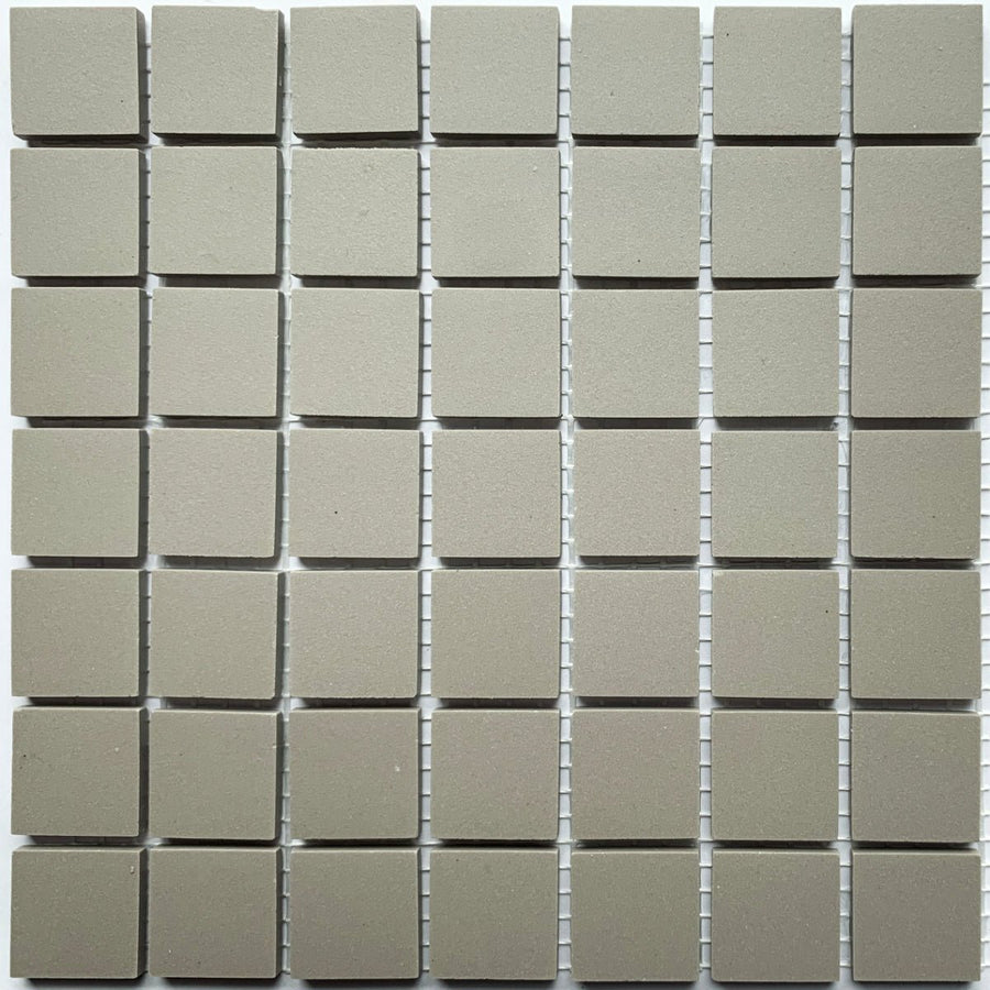 Winckelmans Gris Pale – matné mozaikové dlaždice 20x20 mm na síťce