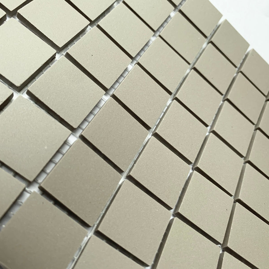 Winckelmans Gris Pale – matné mozaikové dlaždice 20x20 mm na síťce