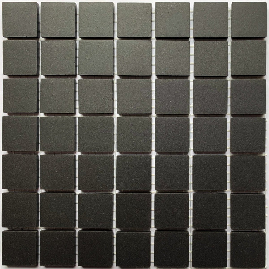 Winckelmans Noir – matné mozaikové dlaždice 20x20 mm na síťce