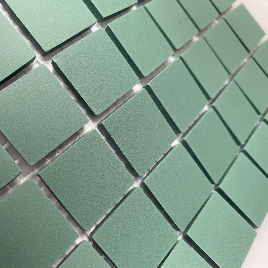 Winckelmans Vert Foncé – matte Mosaikfliesen im Format 20x20 mm auf Netz